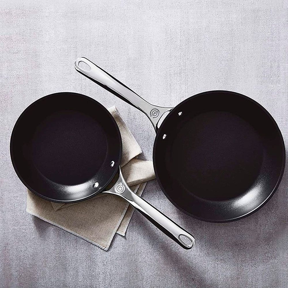 conjunto de frigideiras 26 cm20 cm non stick le creuset 2