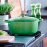 panela redonda 20 cm signature verde le creuset ambeintada