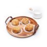 03 bandeja redonda em madeira com alca de couro grande